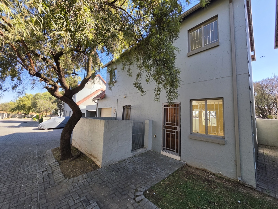 3 Bedroom Property for Sale in Kosmosdal Gauteng