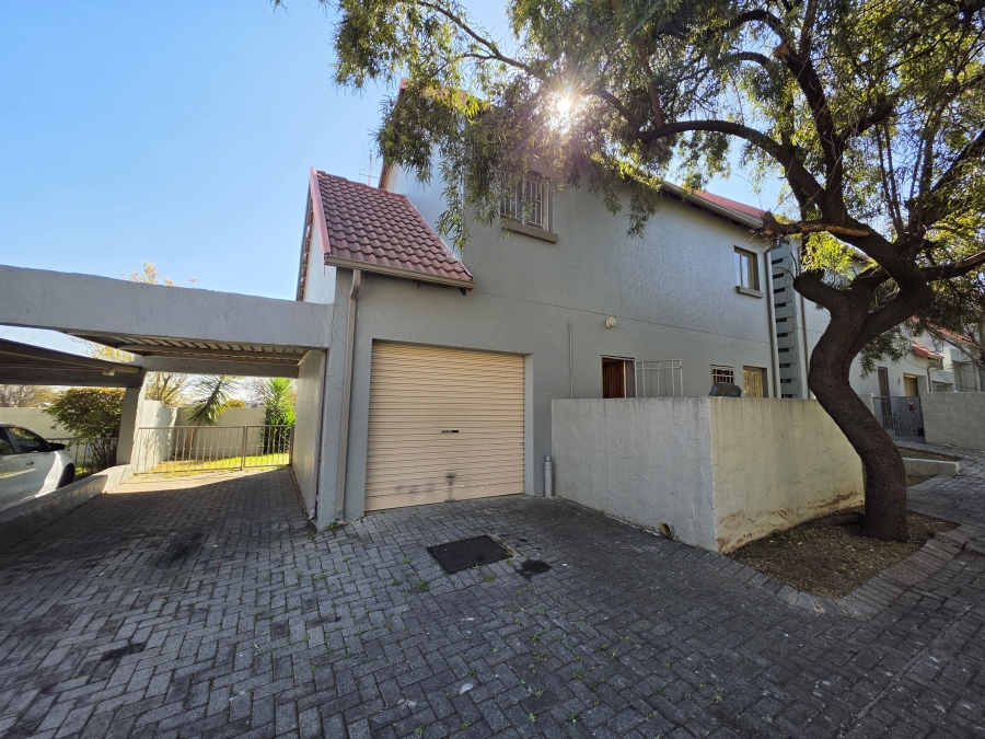3 Bedroom Property for Sale in Kosmosdal Gauteng
