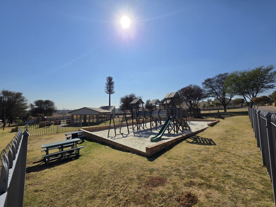 3 Bedroom Property for Sale in Kosmosdal Gauteng