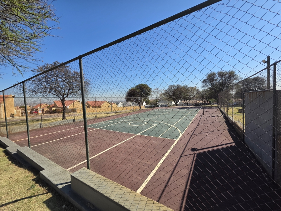 3 Bedroom Property for Sale in Kosmosdal Gauteng
