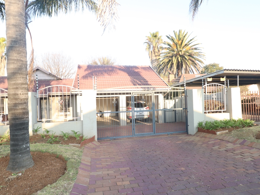 5 Bedroom Property for Sale in Van Riebeeck Park Gauteng