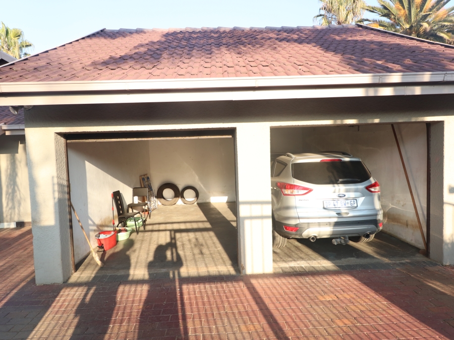 5 Bedroom Property for Sale in Van Riebeeck Park Gauteng
