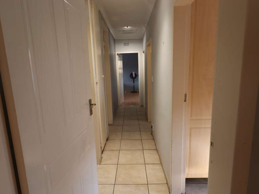 5 Bedroom Property for Sale in Van Riebeeck Park Gauteng