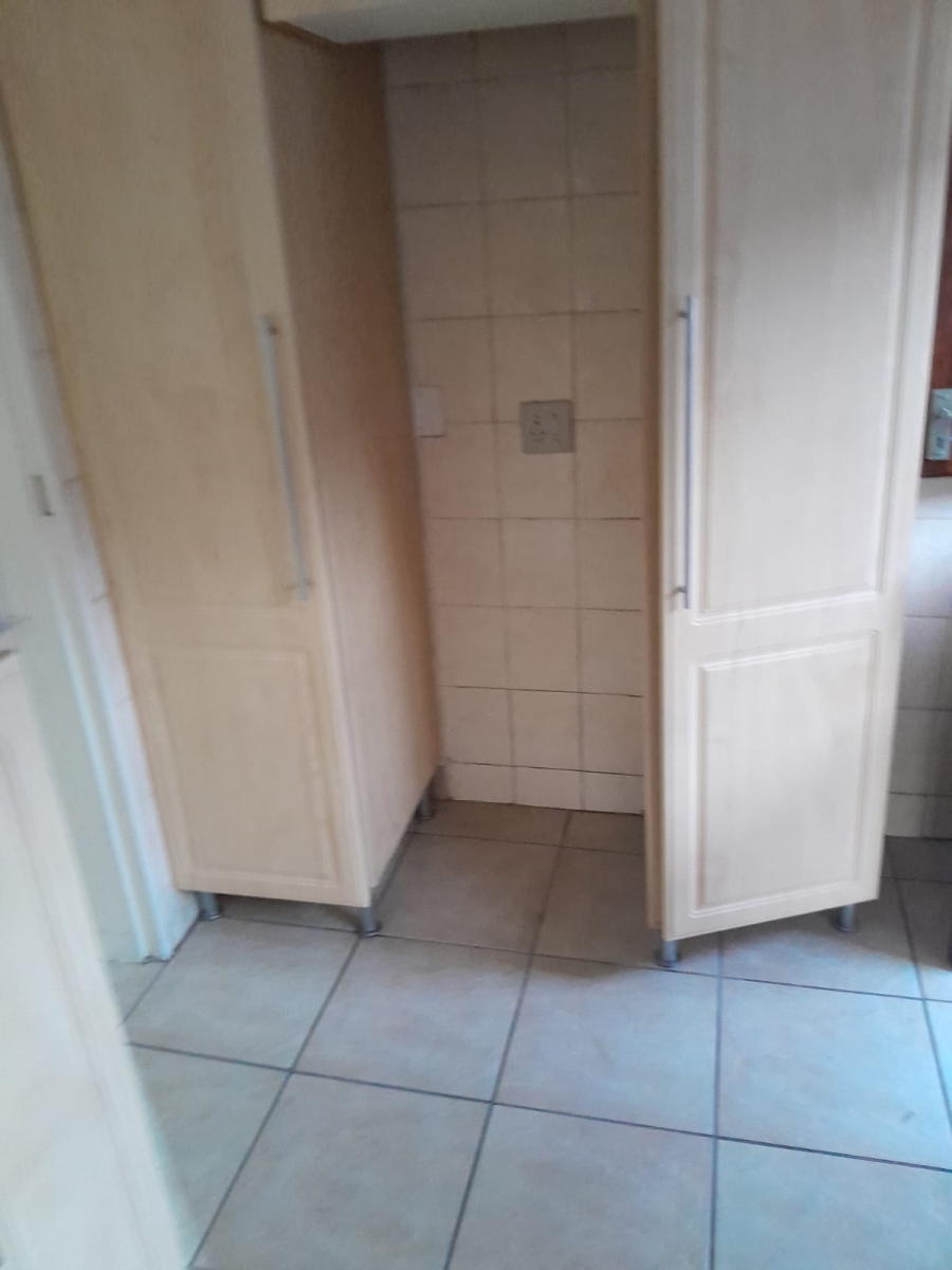 5 Bedroom Property for Sale in Van Riebeeck Park Gauteng