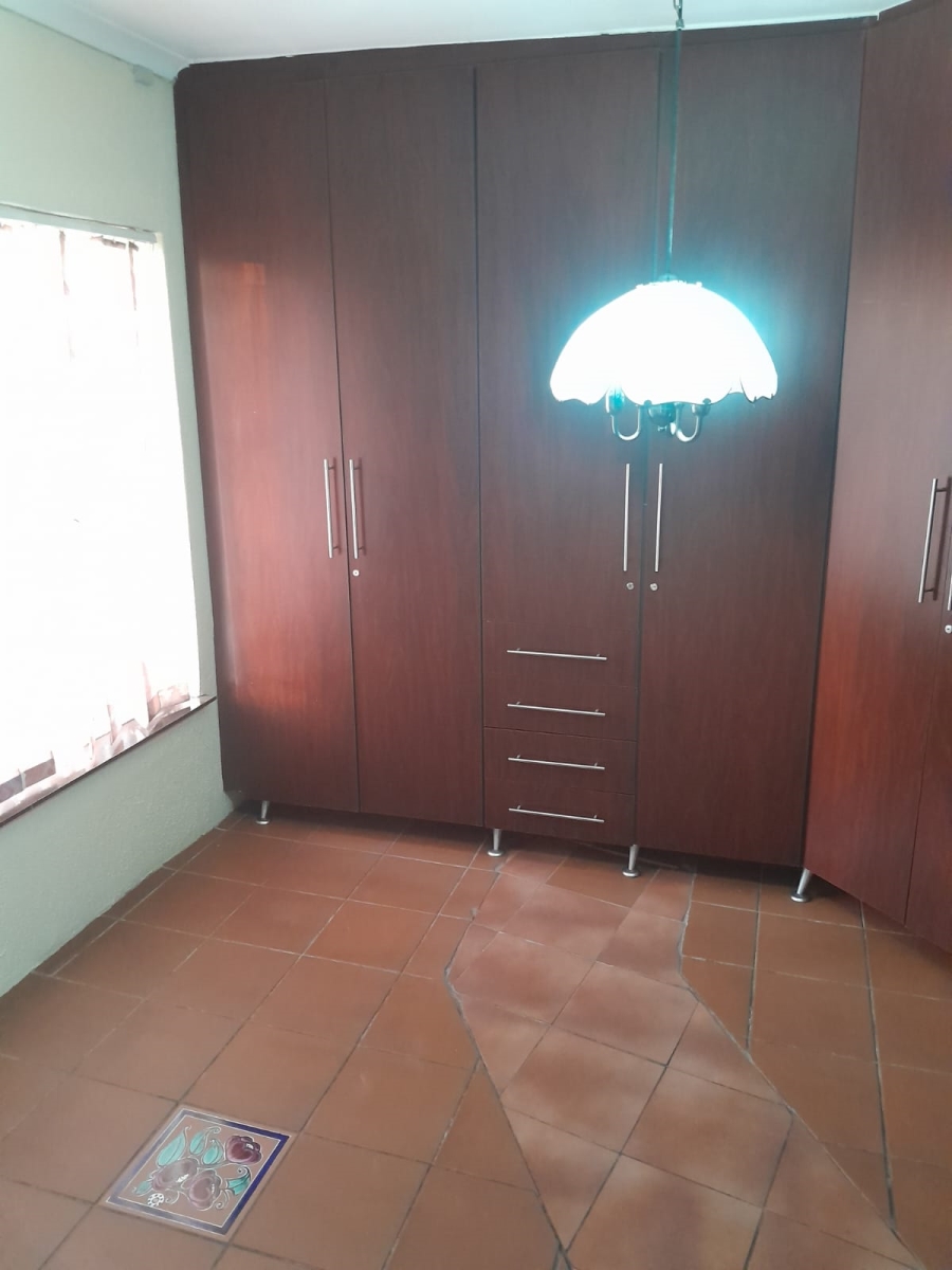 5 Bedroom Property for Sale in Van Riebeeck Park Gauteng