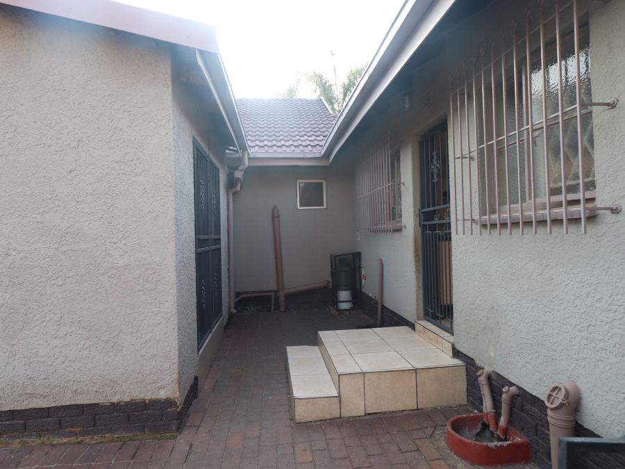 5 Bedroom Property for Sale in Van Riebeeck Park Gauteng