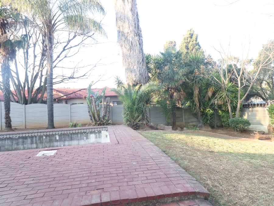 5 Bedroom Property for Sale in Van Riebeeck Park Gauteng