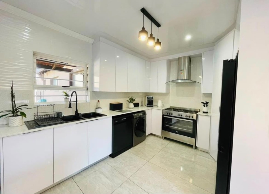 4 Bedroom Property for Sale in Brackendowns Gauteng