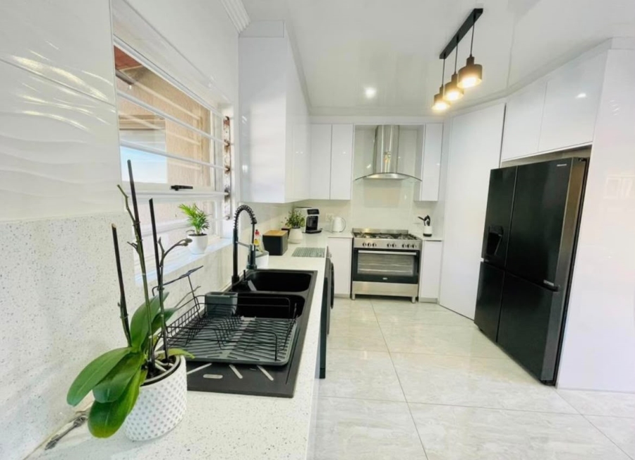 4 Bedroom Property for Sale in Brackendowns Gauteng