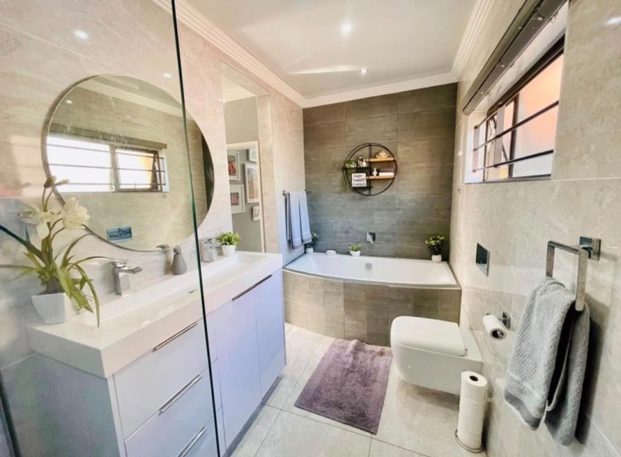 4 Bedroom Property for Sale in Brackendowns Gauteng