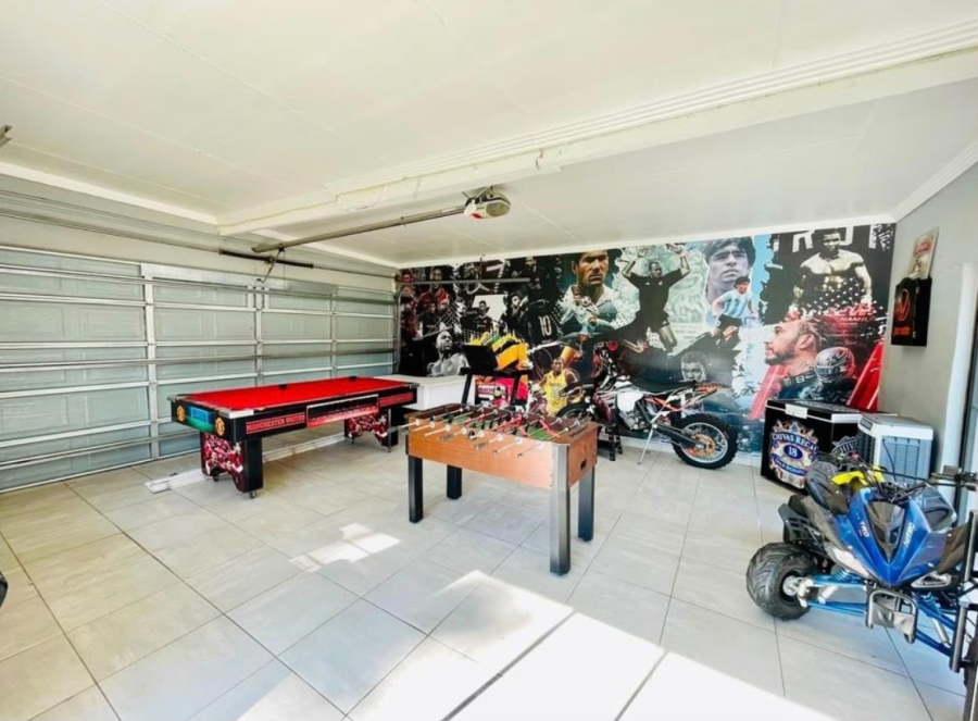 4 Bedroom Property for Sale in Brackendowns Gauteng