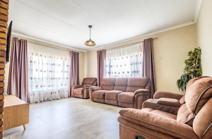 3 Bedroom Property for Sale in Mulbarton Gauteng