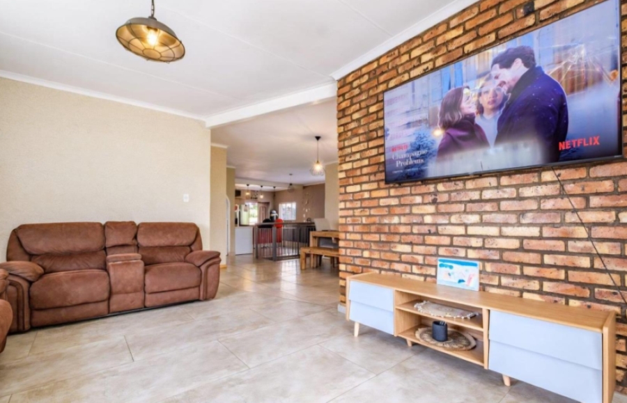 3 Bedroom Property for Sale in Mulbarton Gauteng
