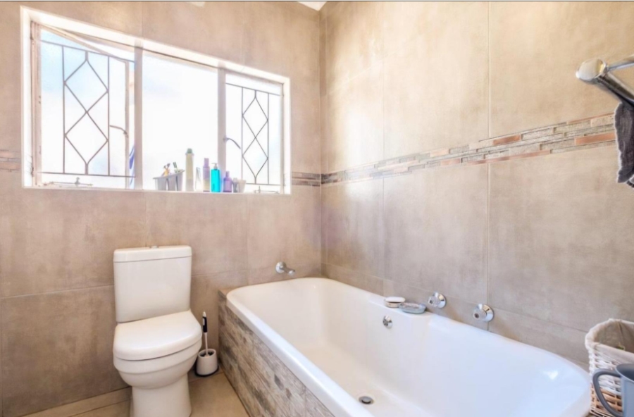 3 Bedroom Property for Sale in Mulbarton Gauteng