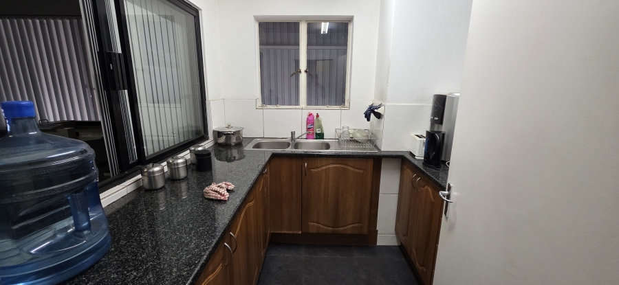 To Let Commercial Property for Rent in Barbeque Downs Gauteng