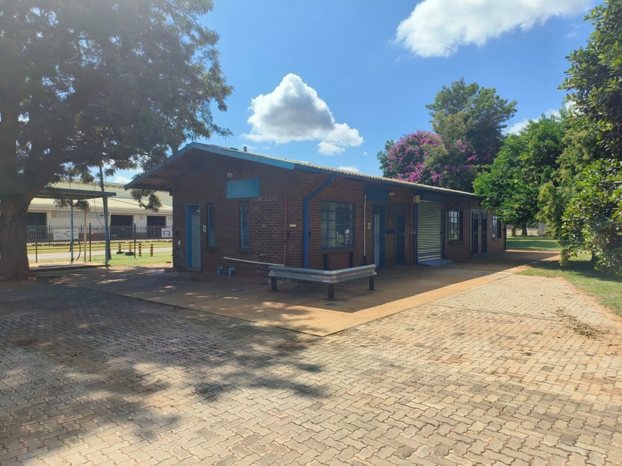To Let Commercial Property for Rent in Rosslyn Gauteng