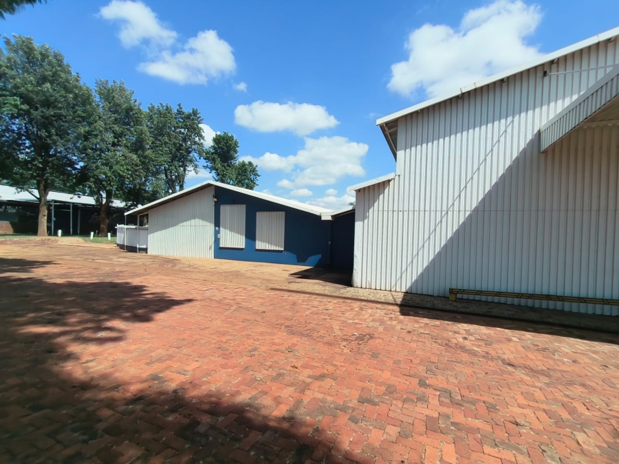 To Let Commercial Property for Rent in Rosslyn Gauteng