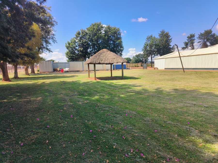 To Let Commercial Property for Rent in Rosslyn Gauteng
