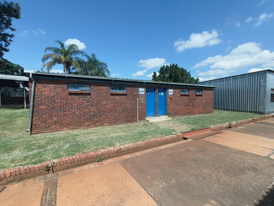 To Let Commercial Property for Rent in Rosslyn Gauteng