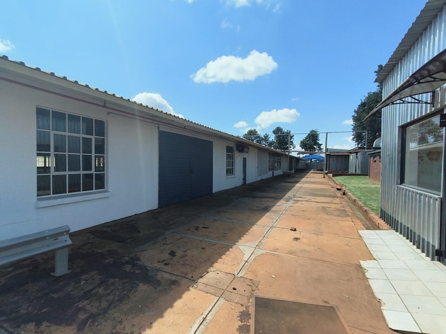 To Let Commercial Property for Rent in Rosslyn Gauteng