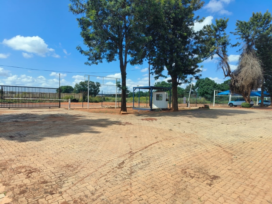 To Let Commercial Property for Rent in Rosslyn Gauteng