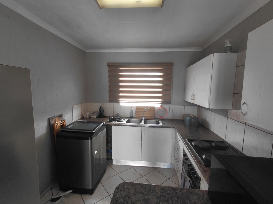 To Let 2 Bedroom Property for Rent in Groblerpark Gauteng