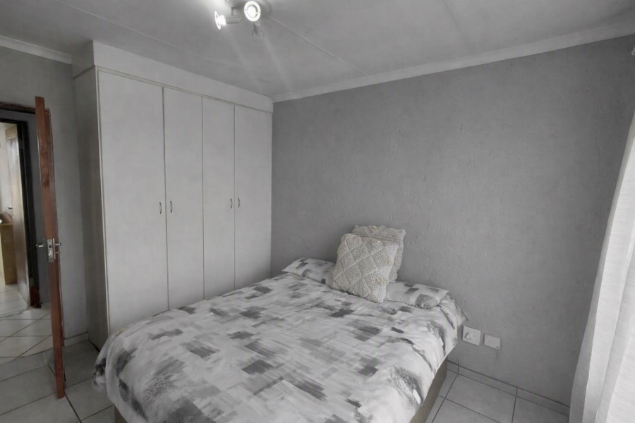 To Let 2 Bedroom Property for Rent in Groblerpark Gauteng