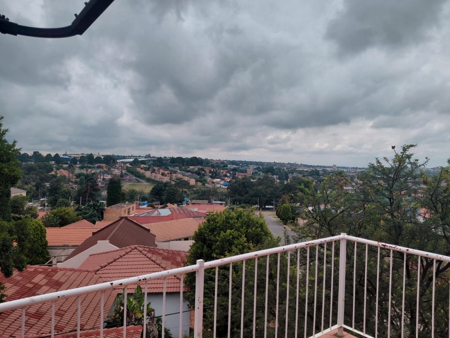 To Let 2 Bedroom Property for Rent in Groblerpark Gauteng