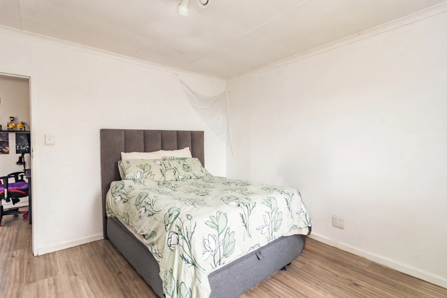 1 Bedroom Property for Sale in Helderkruin Gauteng