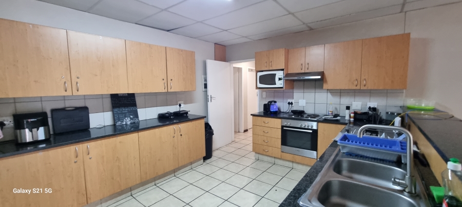 8 Bedroom Property for Sale in Hatfield Gauteng