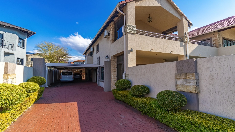 7 Bedroom Property for Sale in Carlswald North Estate Gauteng