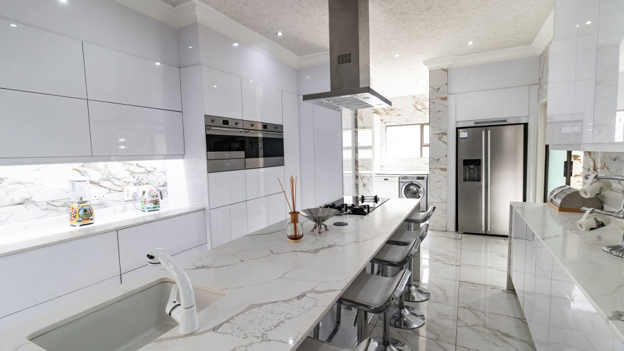 7 Bedroom Property for Sale in Carlswald North Estate Gauteng