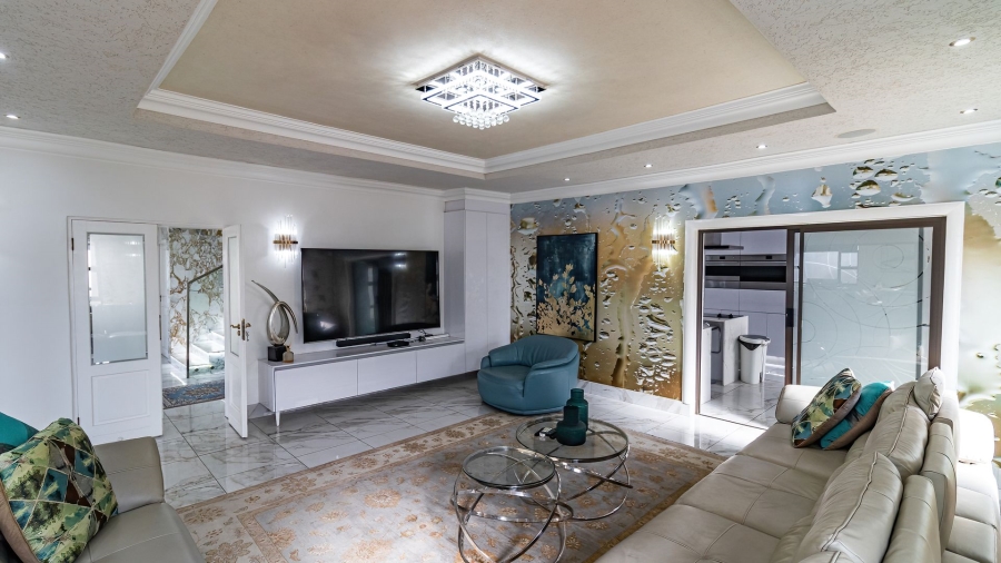 7 Bedroom Property for Sale in Carlswald North Estate Gauteng