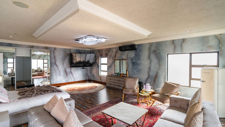 7 Bedroom Property for Sale in Carlswald North Estate Gauteng