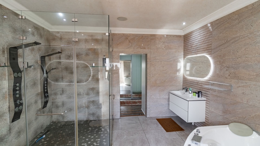 7 Bedroom Property for Sale in Carlswald North Estate Gauteng