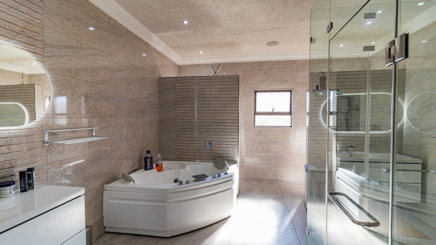 7 Bedroom Property for Sale in Carlswald North Estate Gauteng