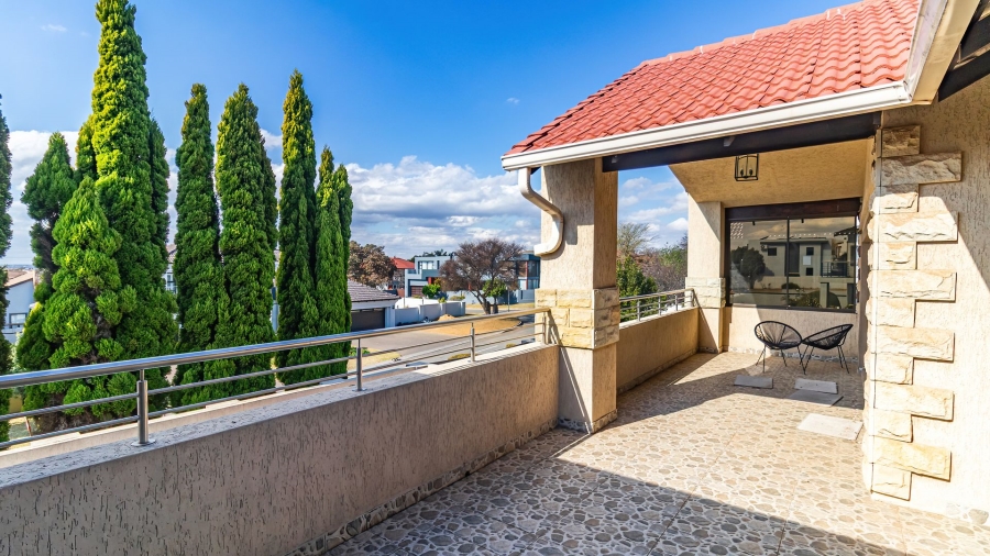 7 Bedroom Property for Sale in Carlswald North Estate Gauteng