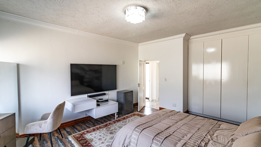 7 Bedroom Property for Sale in Carlswald North Estate Gauteng