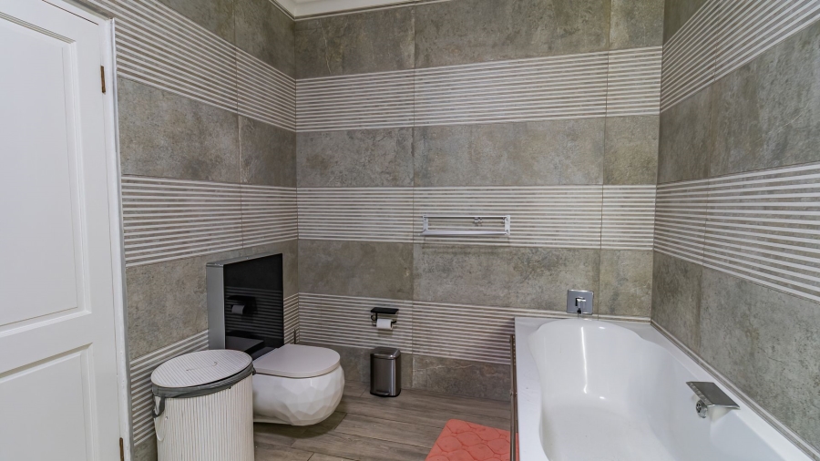 7 Bedroom Property for Sale in Carlswald North Estate Gauteng
