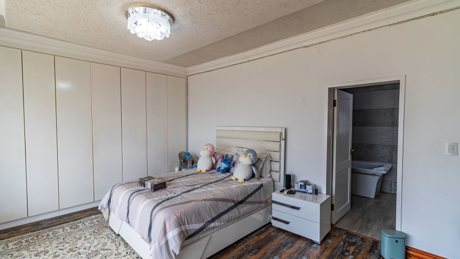 7 Bedroom Property for Sale in Carlswald North Estate Gauteng