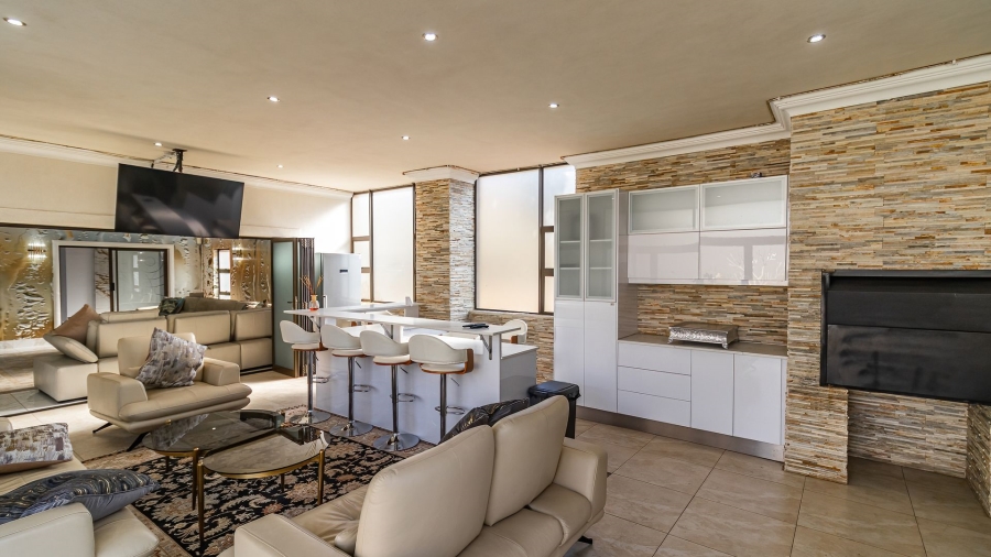 7 Bedroom Property for Sale in Carlswald North Estate Gauteng