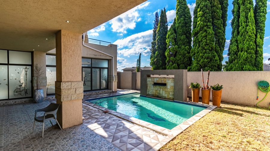7 Bedroom Property for Sale in Carlswald North Estate Gauteng