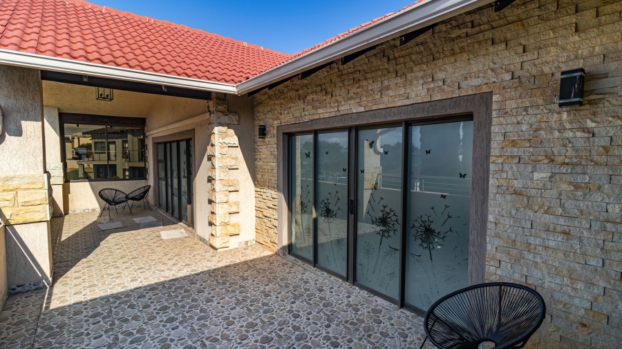 7 Bedroom Property for Sale in Carlswald North Estate Gauteng