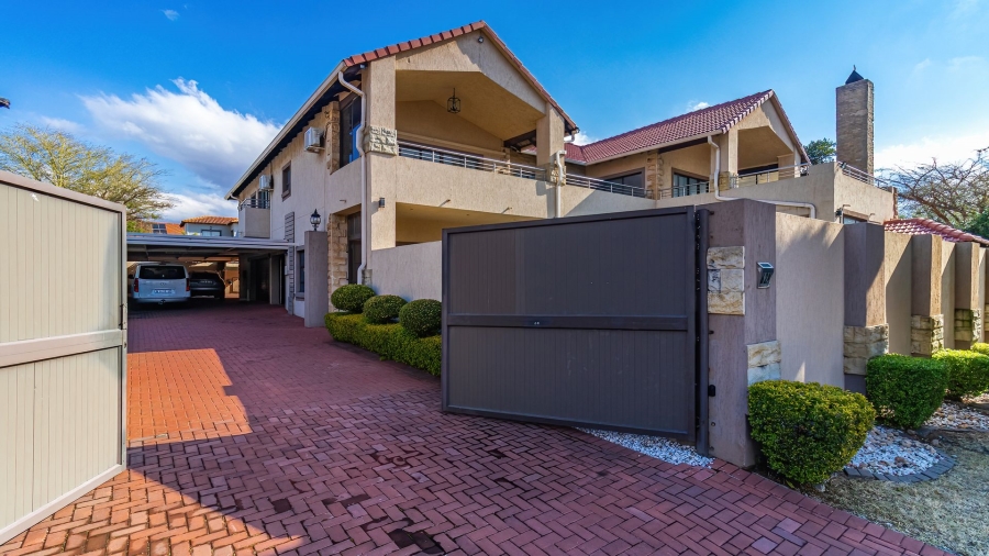 7 Bedroom Property for Sale in Carlswald North Estate Gauteng