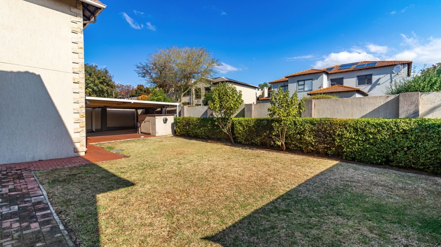 7 Bedroom Property for Sale in Carlswald North Estate Gauteng