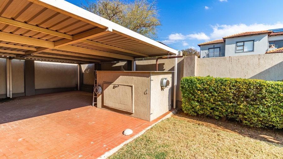 7 Bedroom Property for Sale in Carlswald North Estate Gauteng