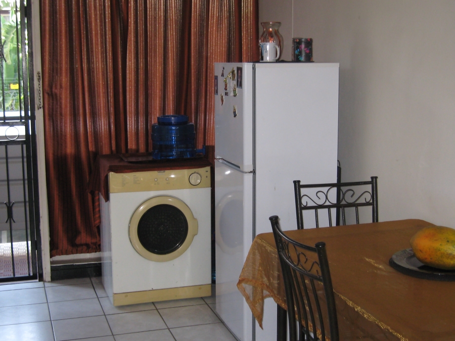 2 Bedroom Property for Sale in Queenswood Gauteng