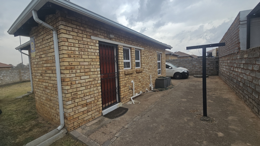 2 Bedroom Property for Sale in Alliance Gauteng