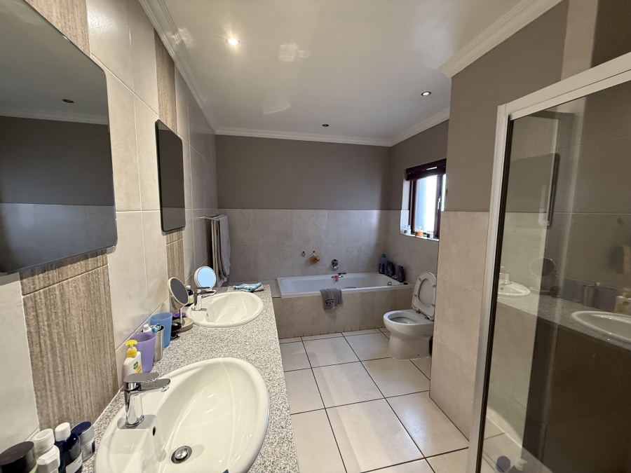 To Let 3 Bedroom Property for Rent in Heritage Hill Gauteng