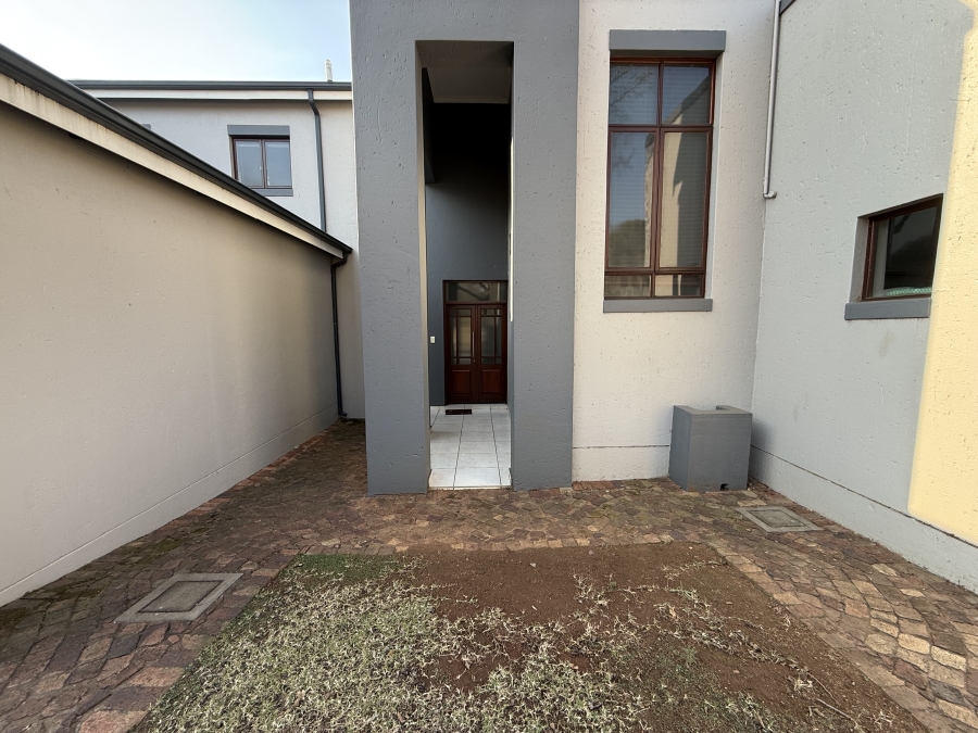 To Let 3 Bedroom Property for Rent in Heritage Hill Gauteng